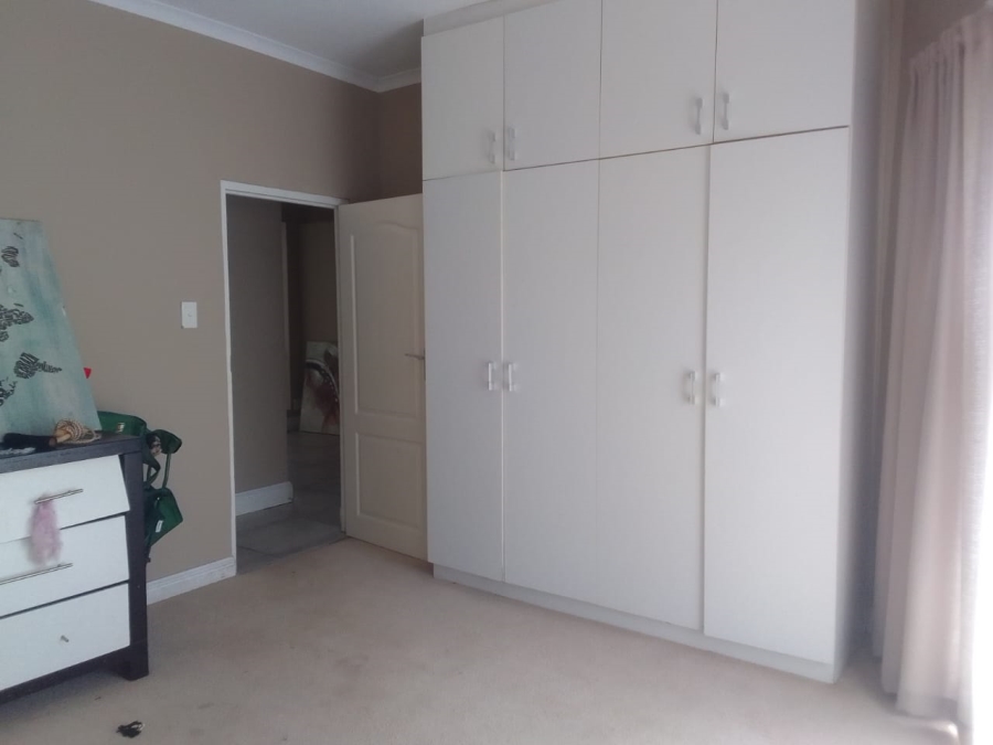 To Let 4 Bedroom Property for Rent in Nahoon Eastern Cape